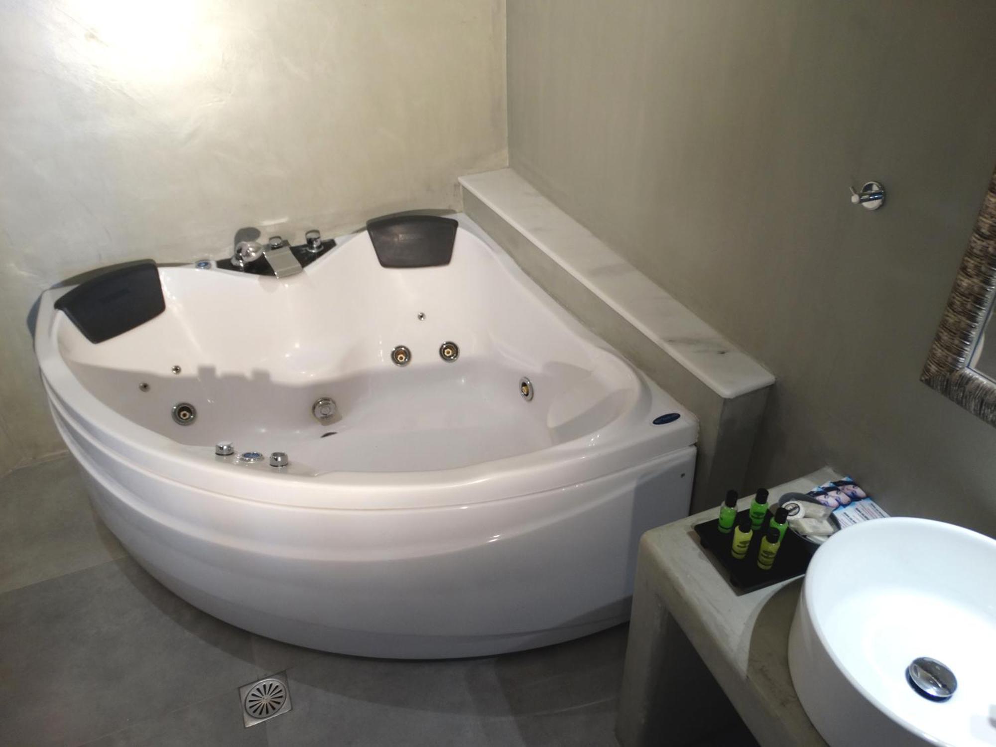 Yposkafo Suites - Studio - Santorini ฟิรา ภายนอก รูปภาพ